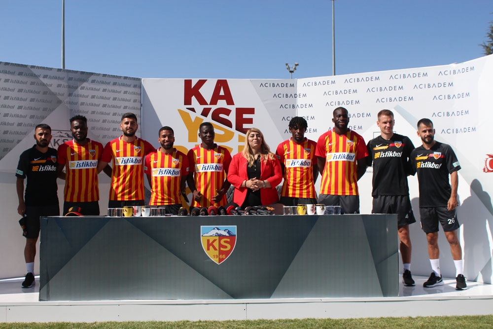 Kayserispor yeni transferleri tanıttı