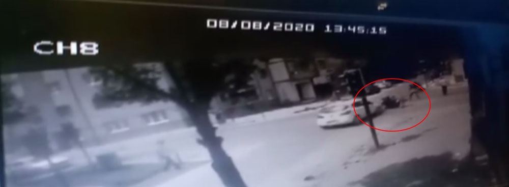 Kaza anı saniye saniye kameraya yansıdı