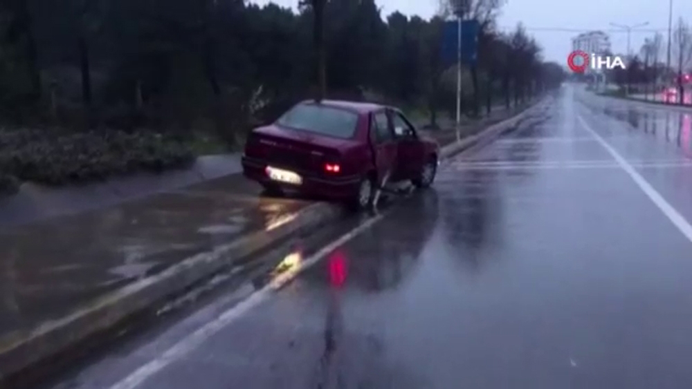 Kaza yaptı aracını bırakıp ormana kaçtı
