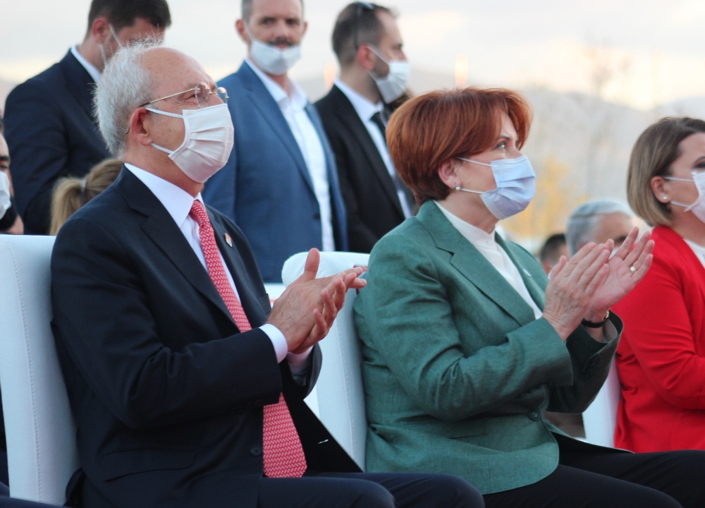 Kemal Kılıçdaroğlu ve Meral Akşener uzun bir süre sonra aynı sahnede