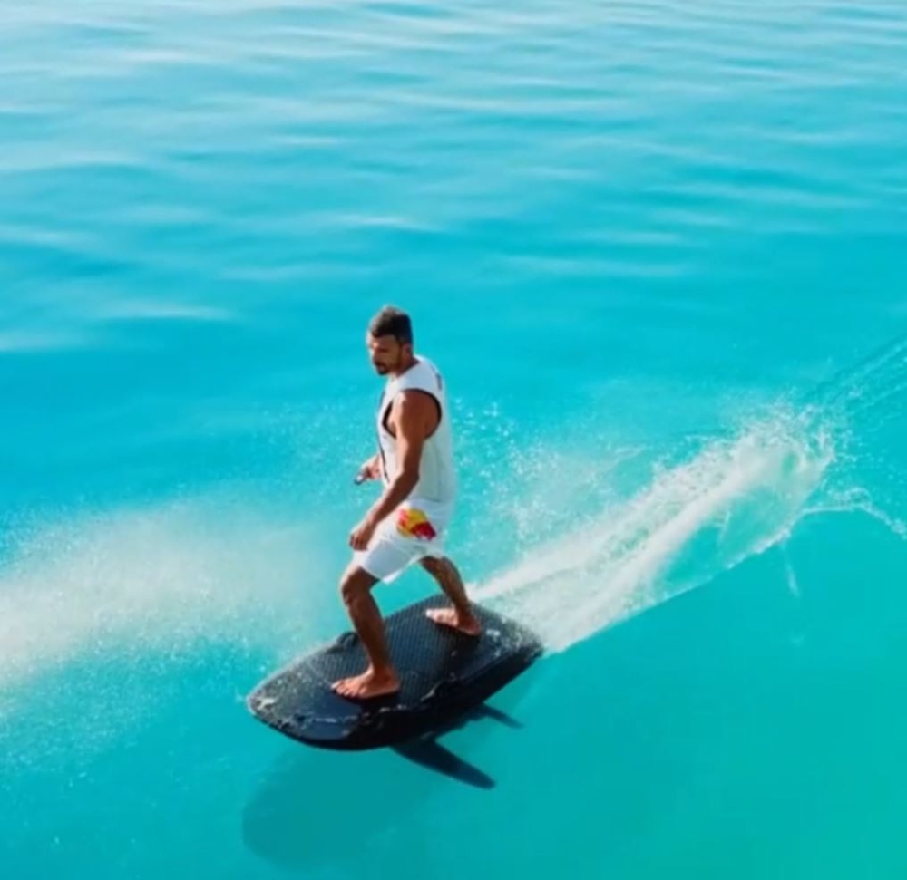 Kenan Sofuoğlu’ndan Salda’da fliteboard şov