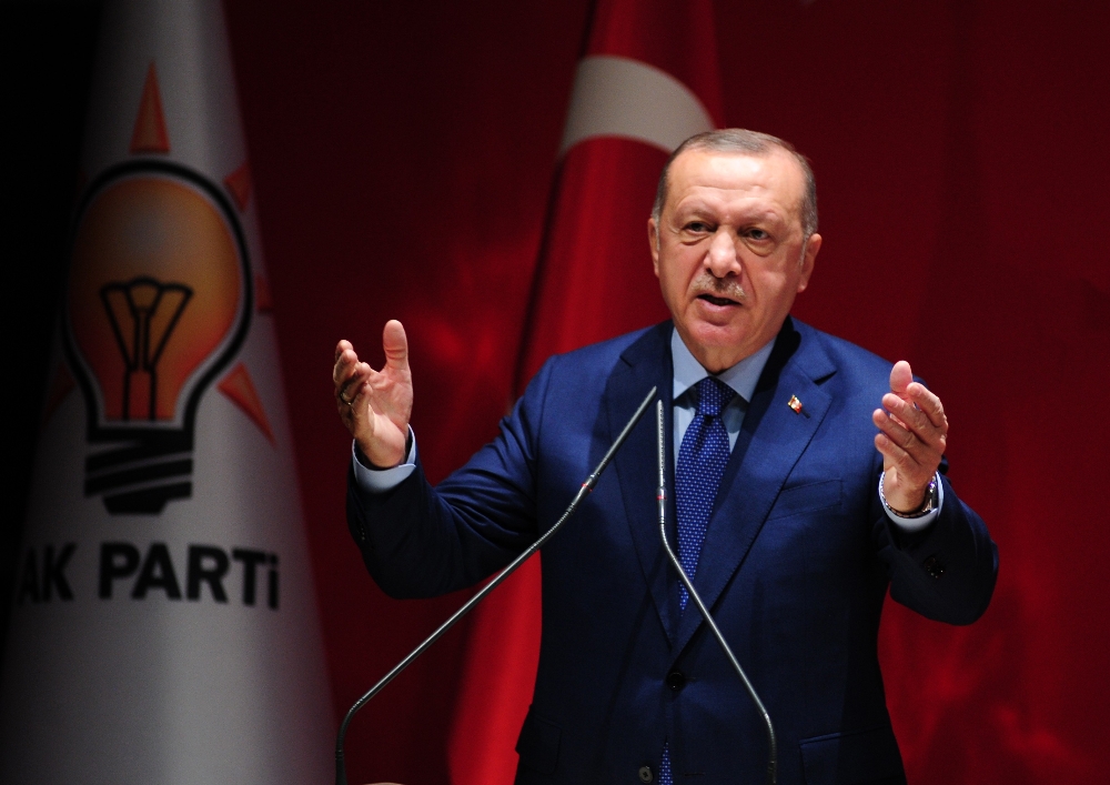 “Kendi Ülkesini Küresel Sermayeye Kötülüyor”