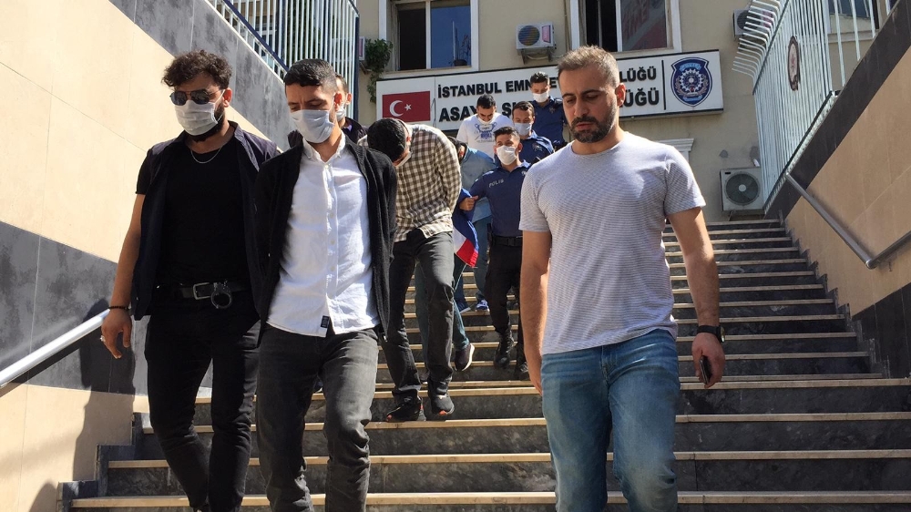 Kendilerini uyaran genci darp ederek öldürdüler