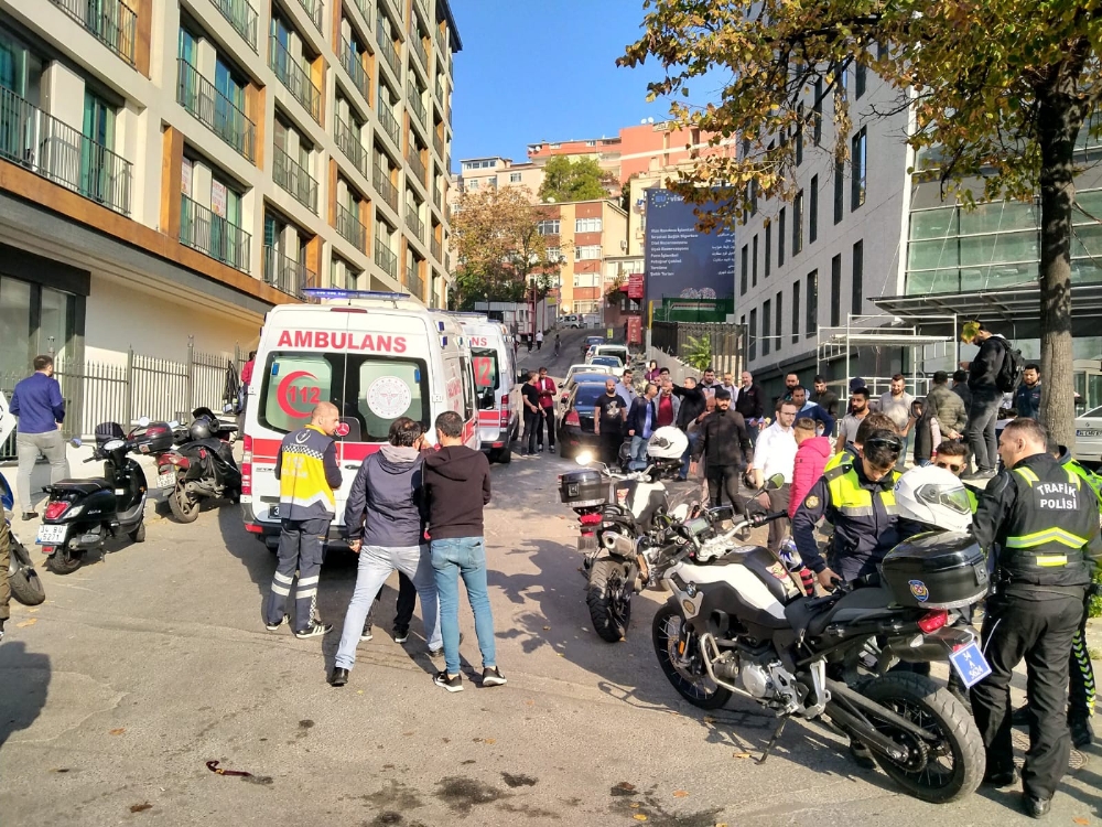 Kendisine Para Vermeyen Kadın Turiste Demir Sapladı