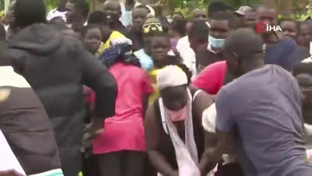 Kenya’da korona virüs yardımı sırasında izdiham yaşandı