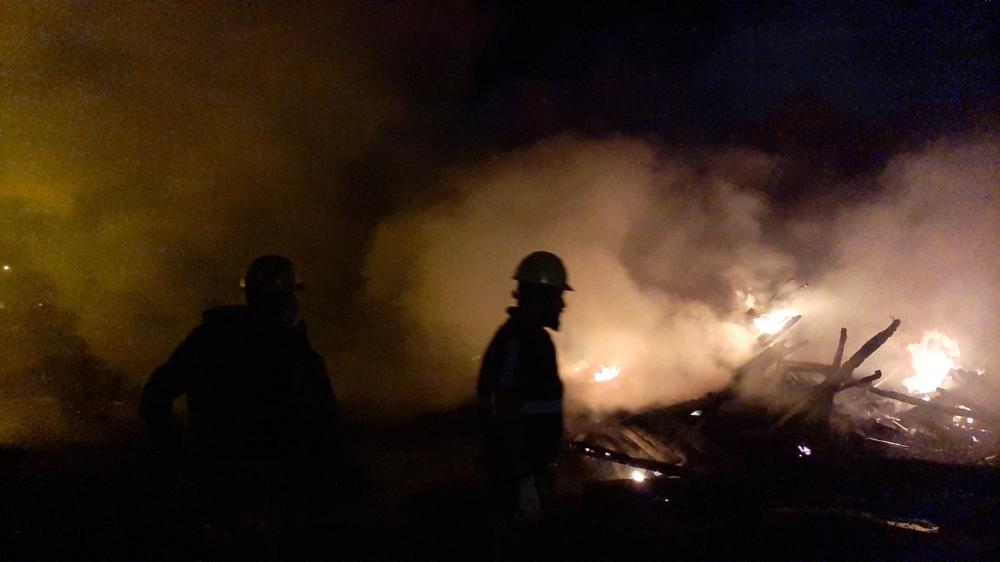 Keresteciler sitesinde yangın: 2 atölye ve 1 traktör yandı