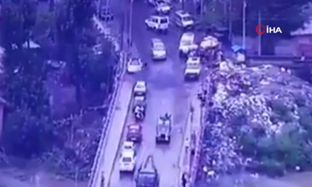 Keşmir’de askeri konvoya el bombalı saldırı: 6 yaralı