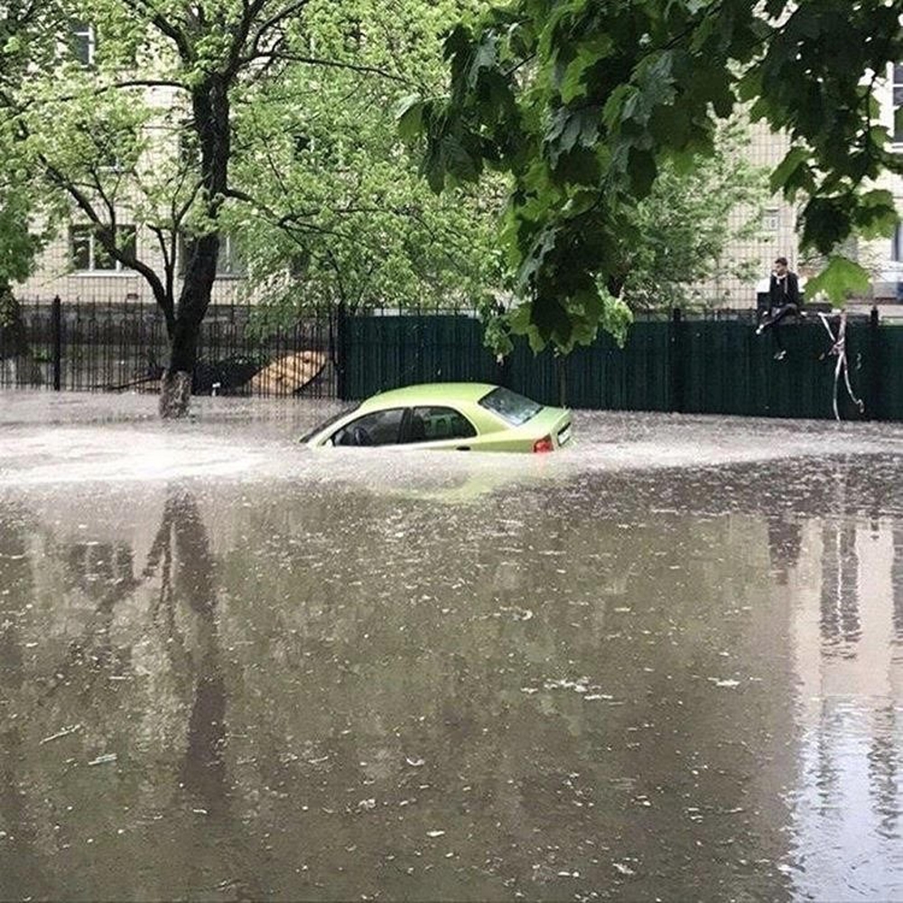 Kiev’i sel vurdu