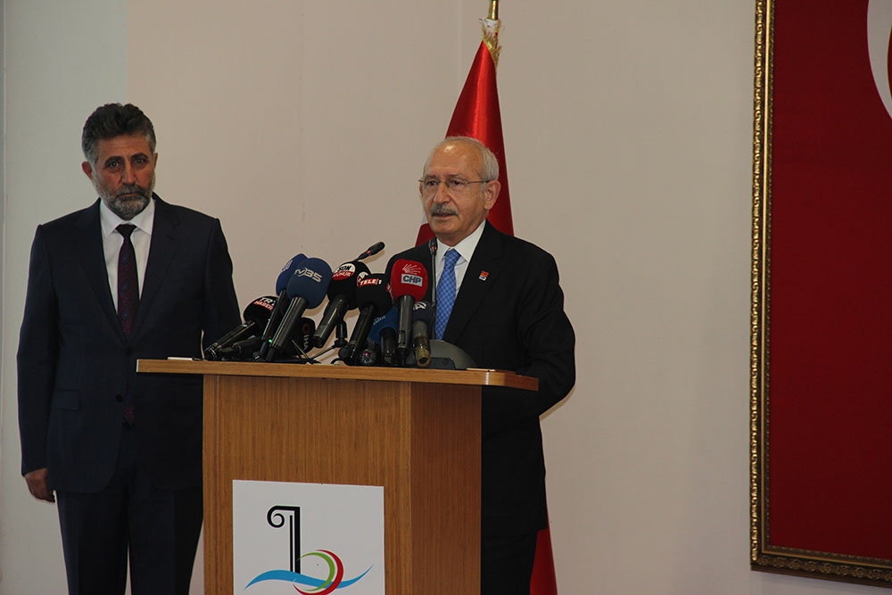 Kılıçdaroğlu, apartman görevlileri ile bir araya geldi