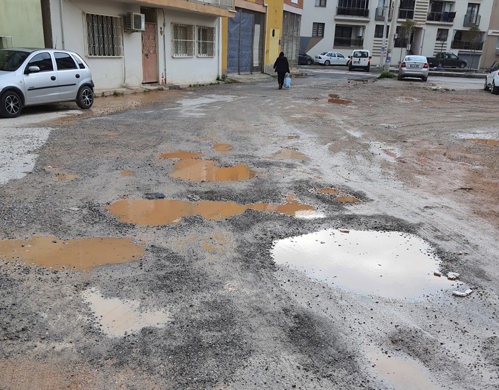 Kılıçdaroğlu’nun geçeceği yol asfaltlandı, arka sokak çukurlu kaldı