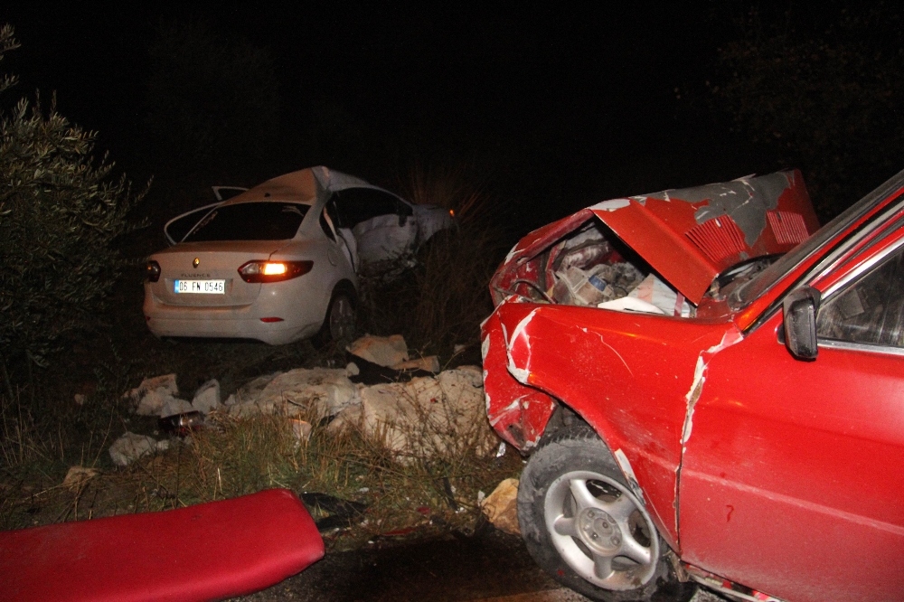 Kiliste İki Otomobil Çarpıştı: 4 Yaralı