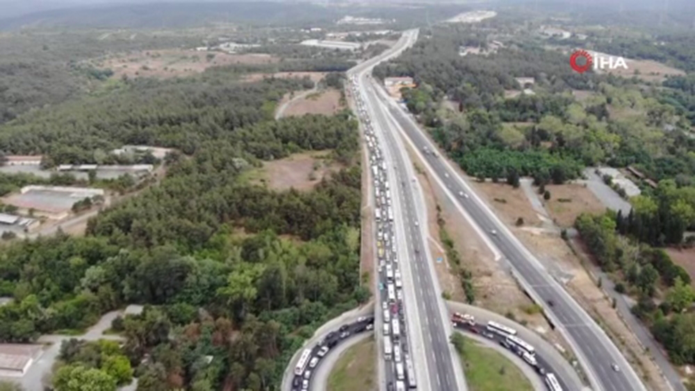 Kilometrelerce uzunlukta trafik oluştu