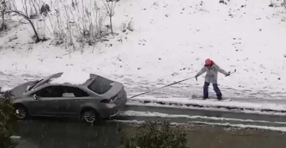Kimi sokak ortasında snowboard yaptı, kimi traktörle drift