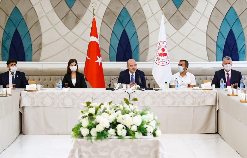 “Kimlerin Anayasa Mahkemesini savunduğunu gördüm”