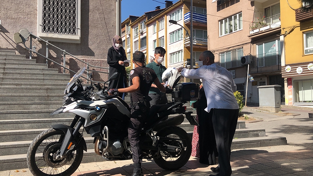 Kimliğini unuttu, polis sınava böyle yetiştirdi