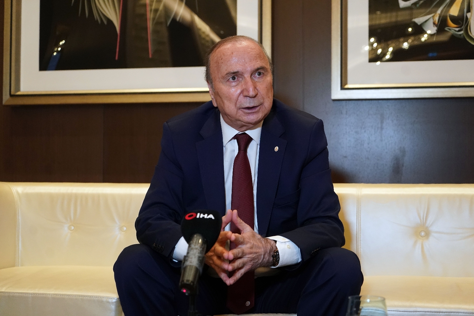 “Kimsenin adamı değil sadece Galatasaray’ı kucaklayan şaibesiz insanlar olarak geliyoruz”