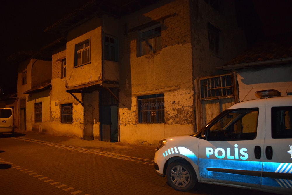 Kiraladıkları Evde Define Aradılar
