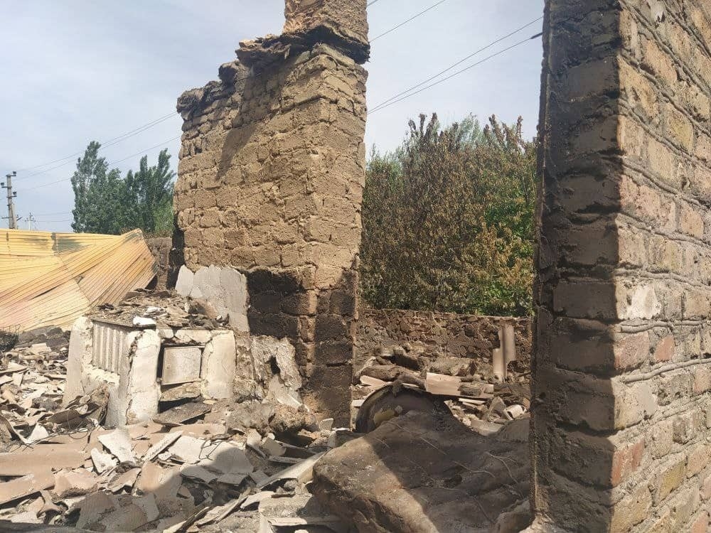 Kırgızistan-Tacikistan çatışmasında köylerini terk eden Kırgız halkı evlerine dönüyor
