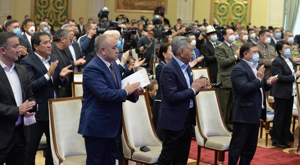 Kırgızistan’da Başbakan Caparov, Cumhurbaşkanlığı yetkilerini devraldı