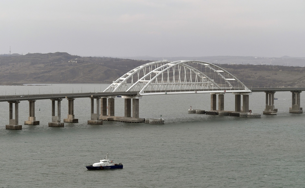 Kırımı Rusyaya Bağlayan Köprüden İlk Tren Geçti