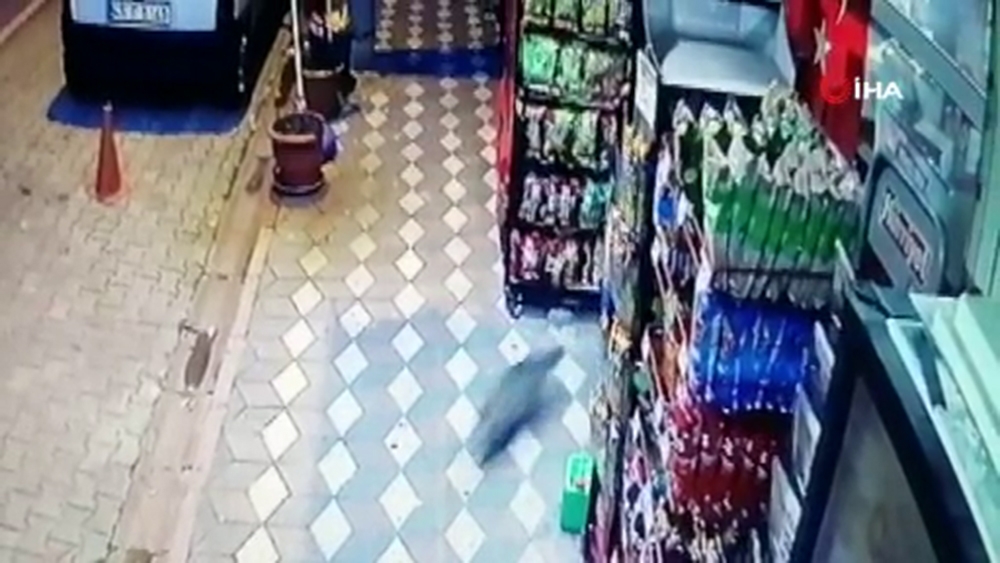 Kırkağaç’taki deprem anı kamerada