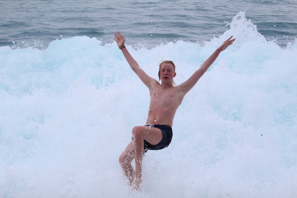 Kırmızı Koda Rağmen Dev Dalgalarda Deniz Keyfi