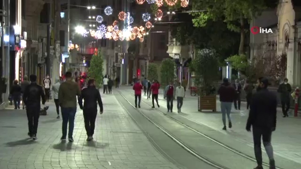 Kısıtlama bitti, Taksim’de hareketlilik başladı