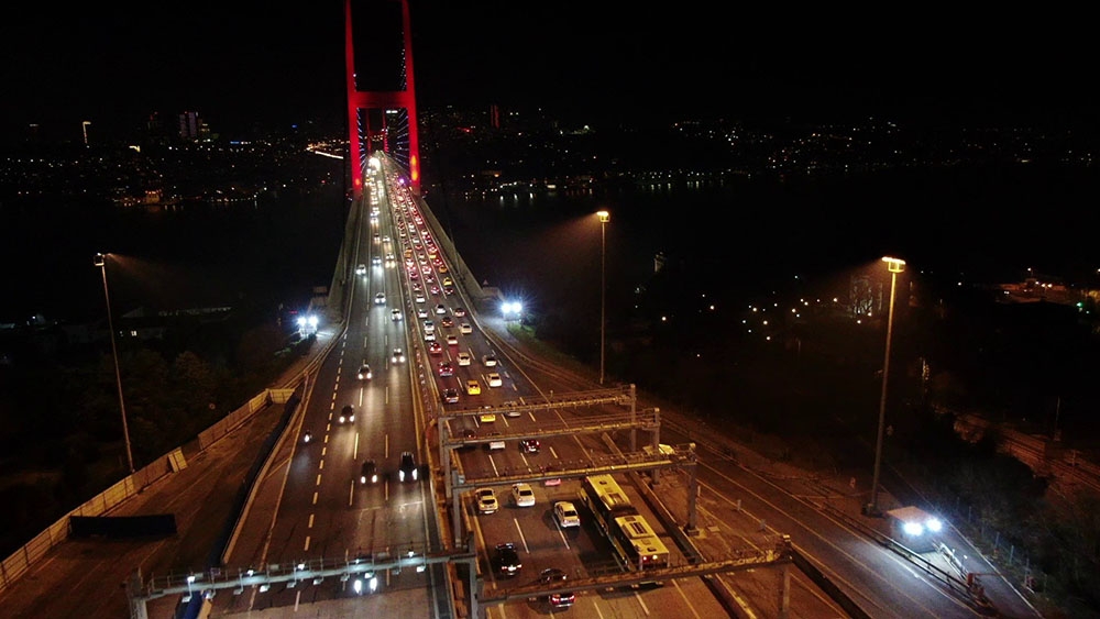 Kısıtlama öncesi 15 Temmuz Şehitler Köprüsü’nde trafik yoğunluğu havadan görüntülendi