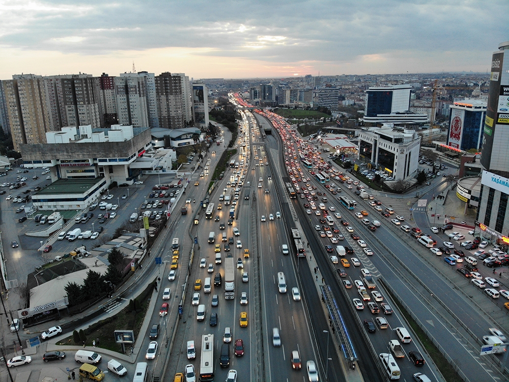 Kısıtlama öncesi trafik durma noktasına geldi