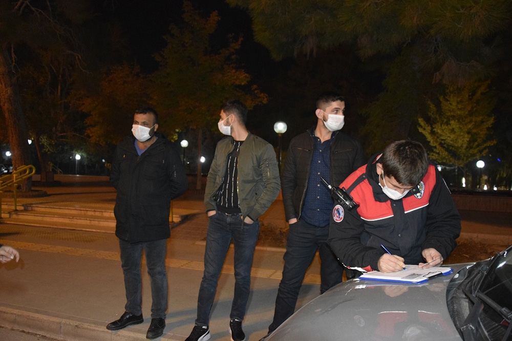 Kısıtlama saatinde yakalanınca ’Haberimiz yoktu’ dediler