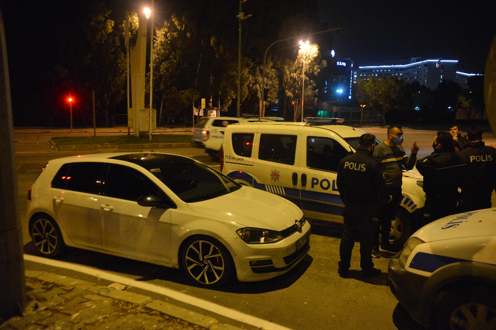 Kısıtlama saatlerinde polisten kaçmak isteyen sürücü alkollü çıktı
