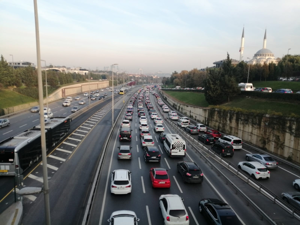 Kısıtlama sonrası 15 Temmuz Şehitler Köprüsü’nde trafik yoğunluğu
