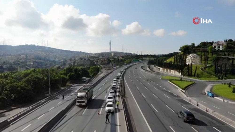 Kısıtlama sonrası boş kalan 15 Temmuz Şehitler Köprüsü havadan görüntülendi