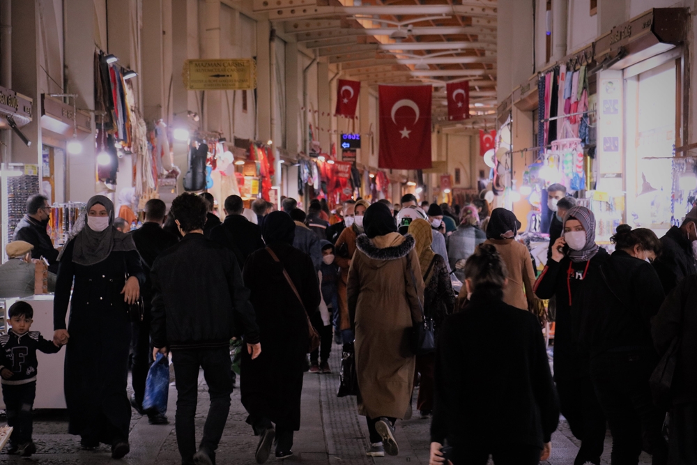 Kısıtlama sonrası korona unutuldu