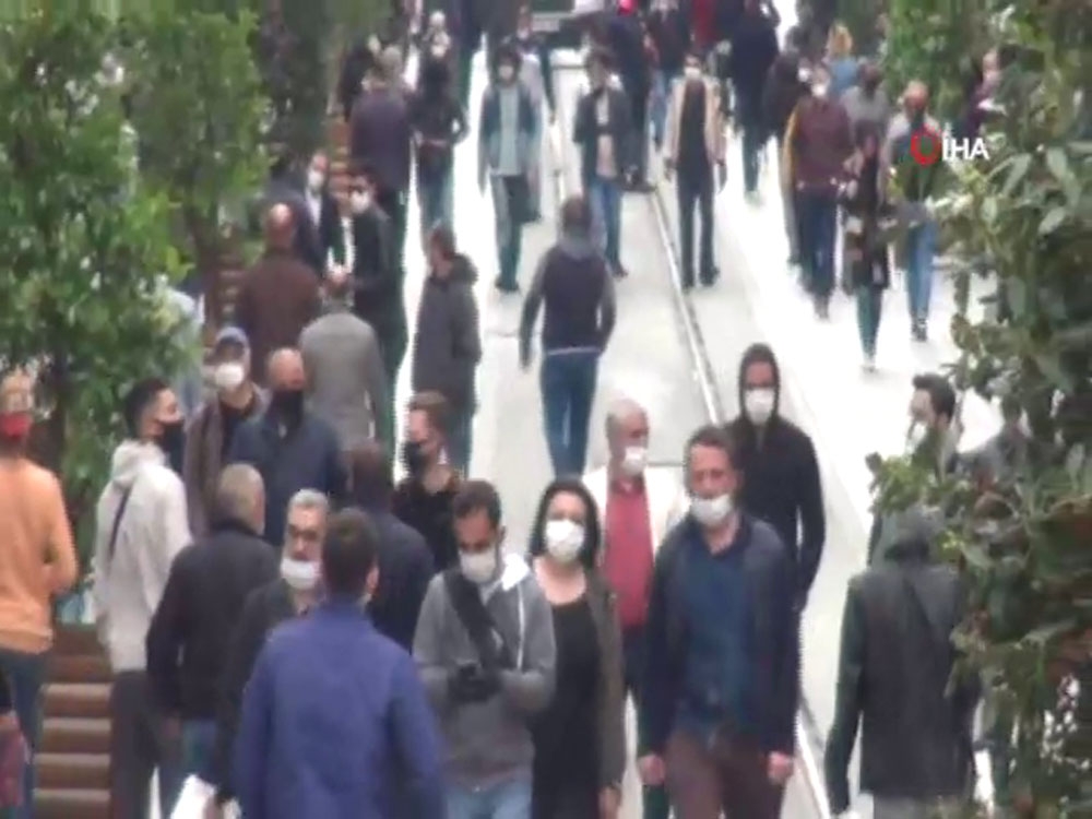 Kısıtlama sonrası Taksim Meydanı ve İstiklal Caddesi’nde hareketlilik