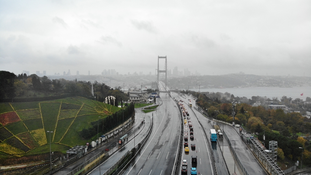 Kısıtlamada 15 Temmuz Köprüsü’ndeki denetimler havadan görüntülendi