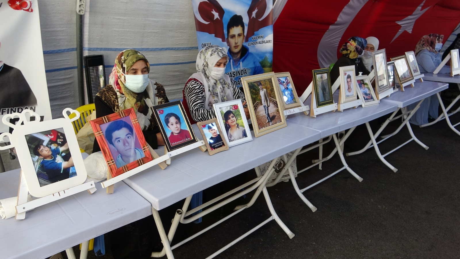 Kısıtlamalar kalktı, aileler HDP önündeki çadırın yolunu tuttu