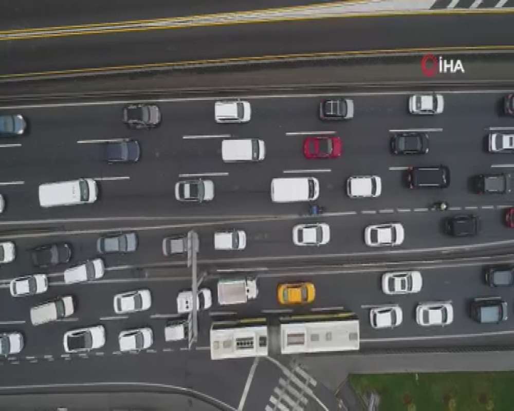 Kısıtlamanın ardından trafik yoğunluğu havadan görüntülendi