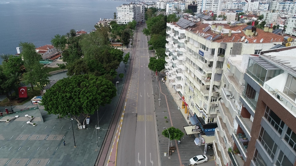 Kısıtlamanın ilk gününde Antalya’da sessizlik hakim