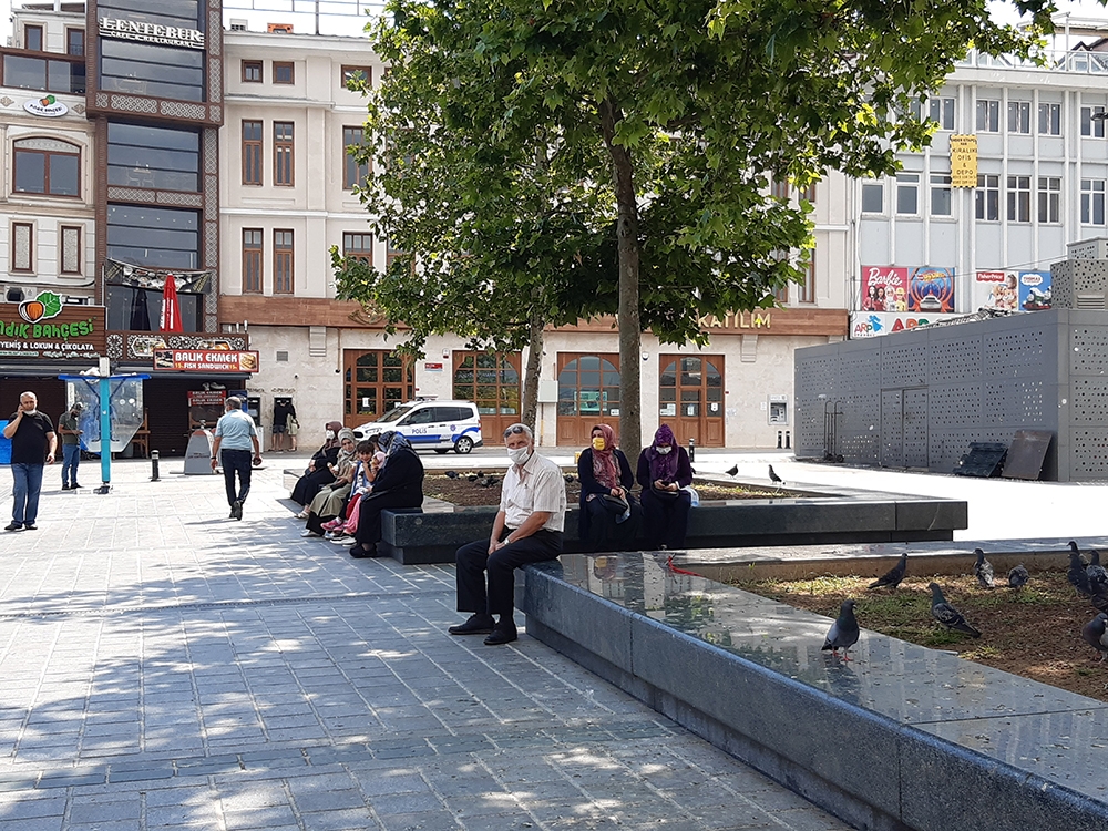 Kısıtlamanın kalkması ile vatandaşlar sokaklara çıktı