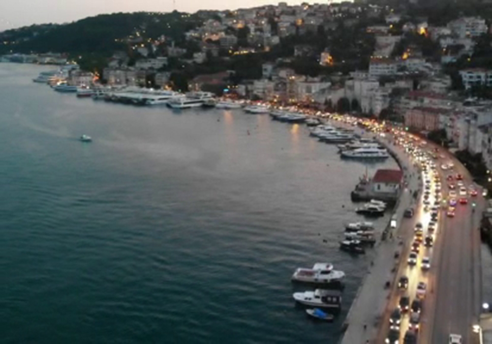 Kısıtlamanın olmadığı ilk haftasonu vatandaşlar Bebek Sahile akın etti, trafik kilitlendi