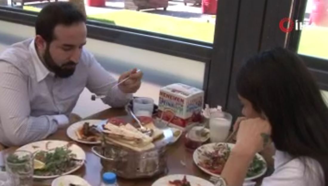 Kısıtlamasız cumartesi gününde vatandaşlar restoran ve kafeleri tercih etti