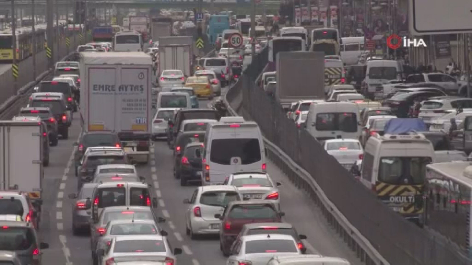Kısıtlamaya bir saat kala trafik yoğunluğu yüzde 80 seviyesine ulaştı