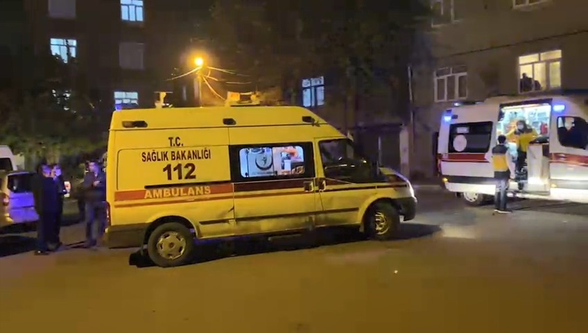 Kısıtlamaya dakikalar kala sokak ortasında silahlı kavga: 4 yaralı