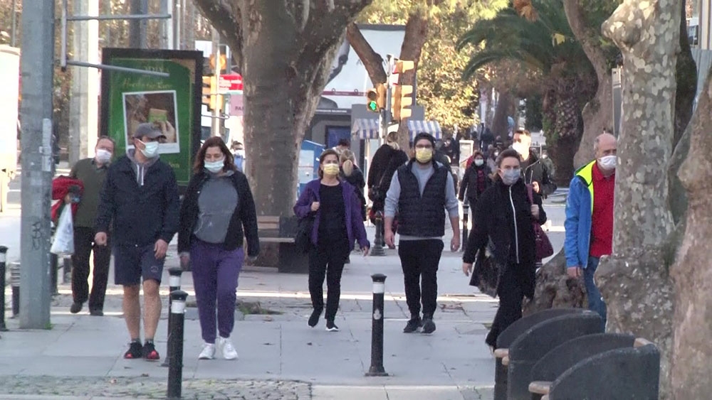Kısıtlamaya rağmen Bağdat Caddesi’ndeki yoğunluk pes dedirtti