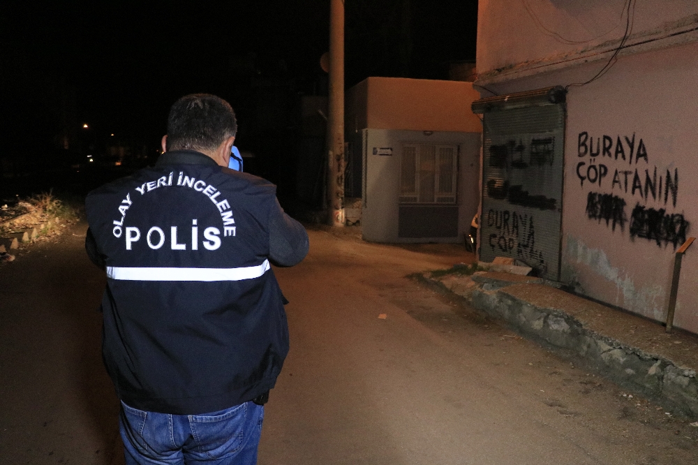 Kısıtlamaya uymayıp sokağa çıktı, husumetlisi tarafından pompalı tüfekle vuruldu