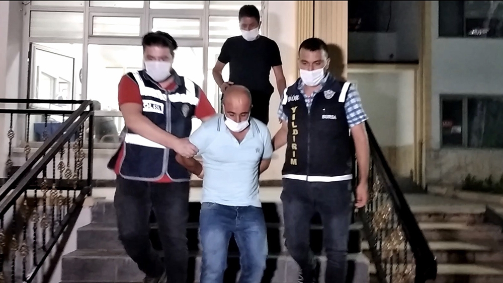 Kıskançlık krizine girerek eşini 9 yerinden bıçaklayan koca tutuklandı
