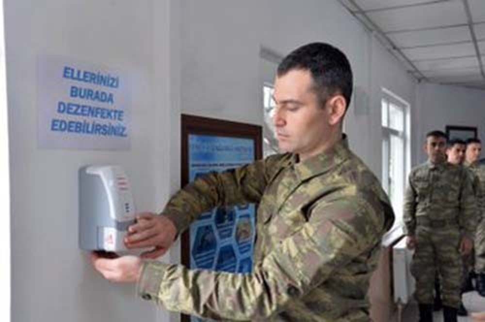 Kışla yemekhanelerine dezenfekte işlemi uygulanıyor