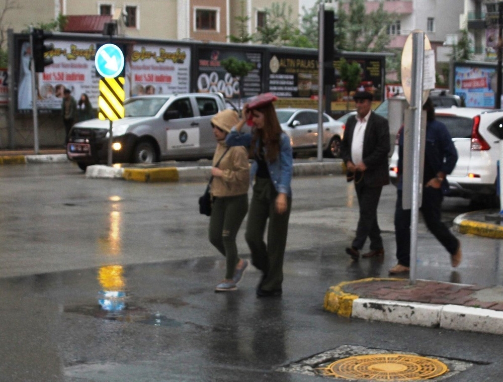 Kıyı Egede Kuvvetli Gök Gürültülü Sağanak Yağışlara Dikkat