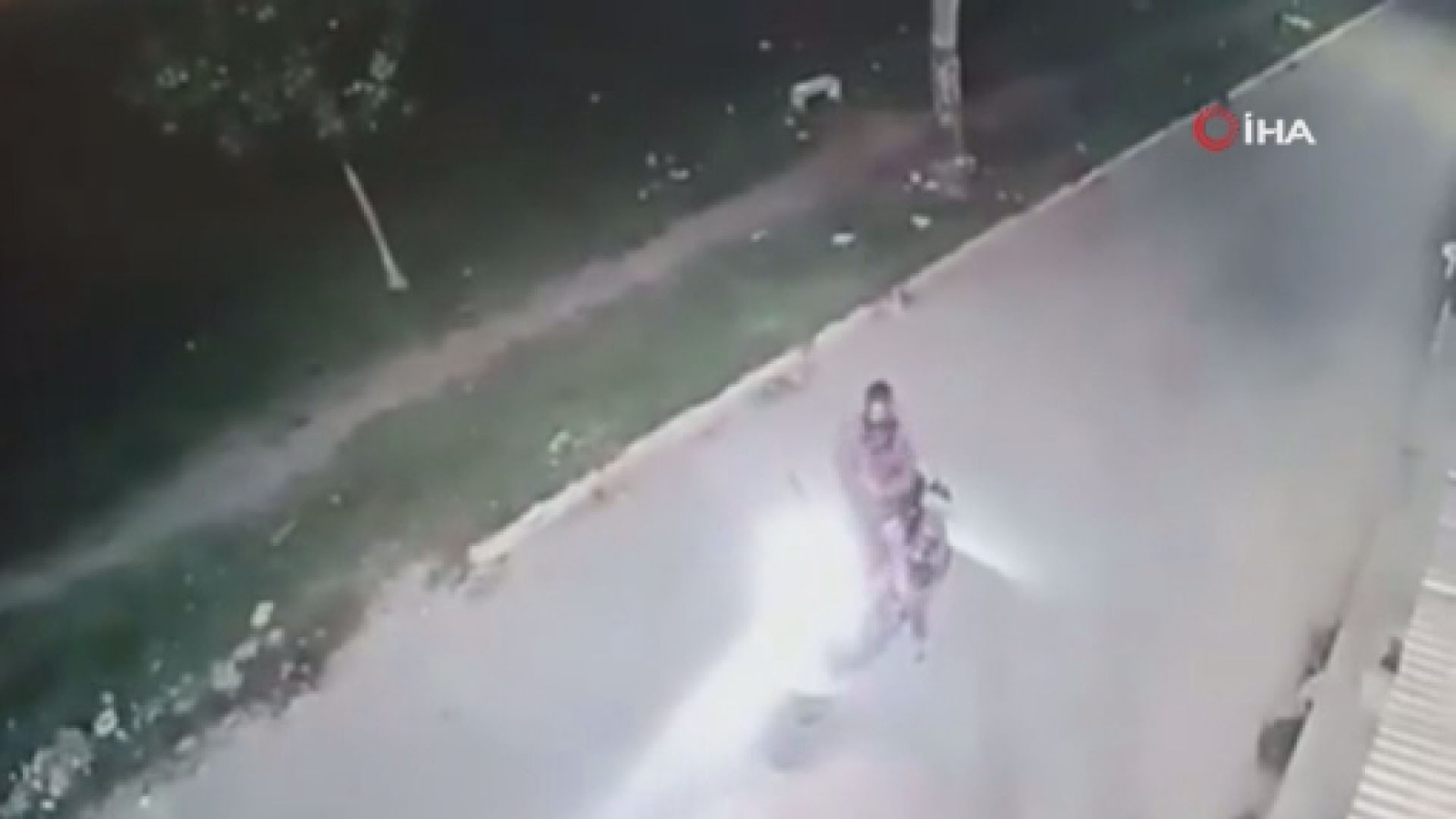 Kız arkadaşının fotoğrafını beğenen adama kurşun yağdırdı